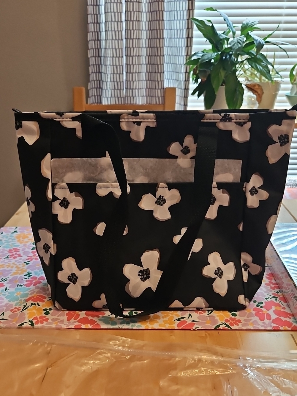 Thirty-One Gifts Let's Lunch Cooler Bag In Scattered Flowers